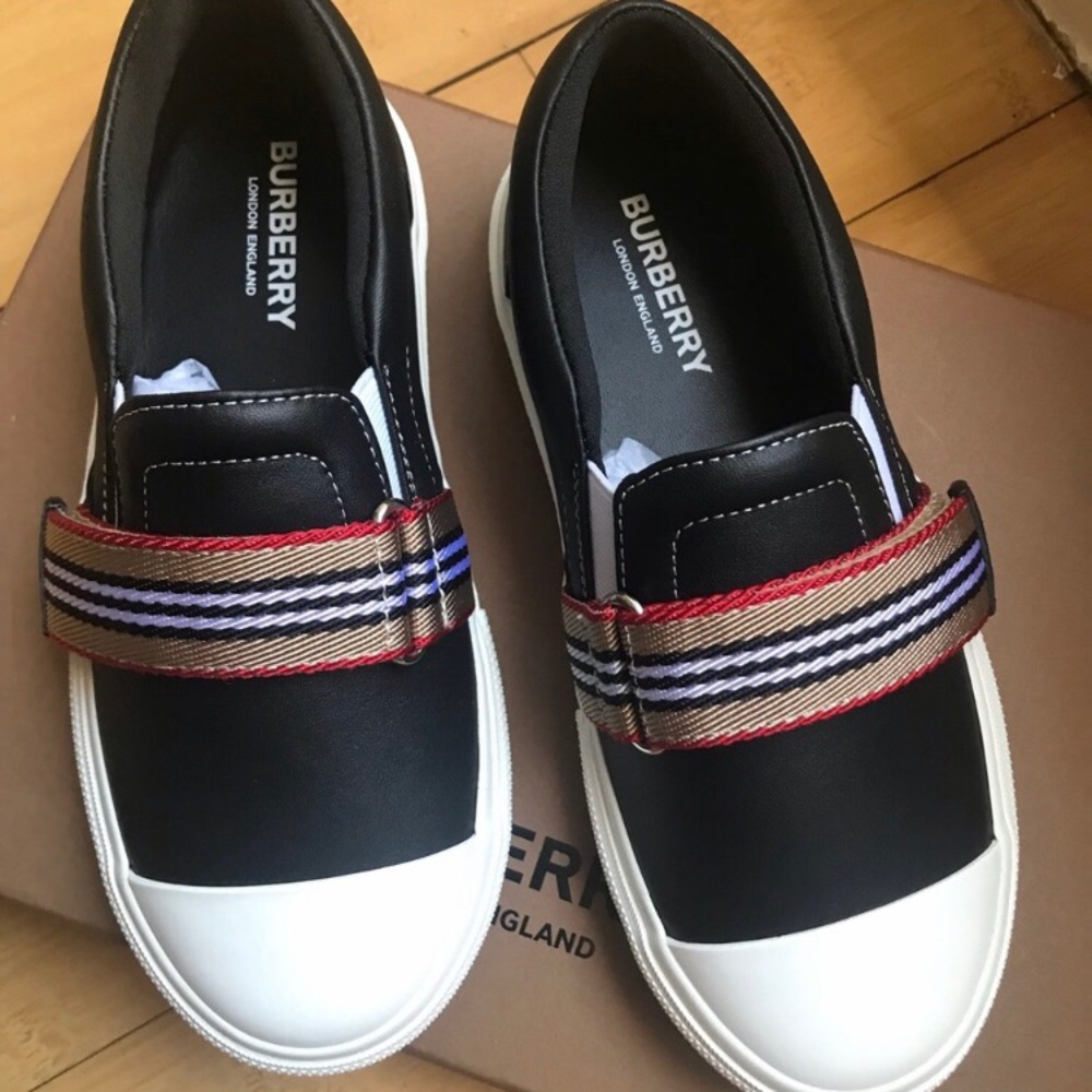 Burberry boys slip on sneakers New in Box dust bag/box included